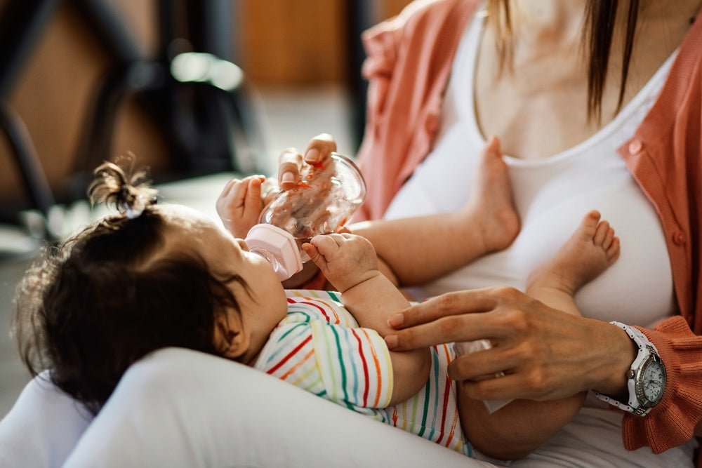 Quantité de biberons pour bébé: De la naissance à la diversification alimentaire - Cozidoo ™